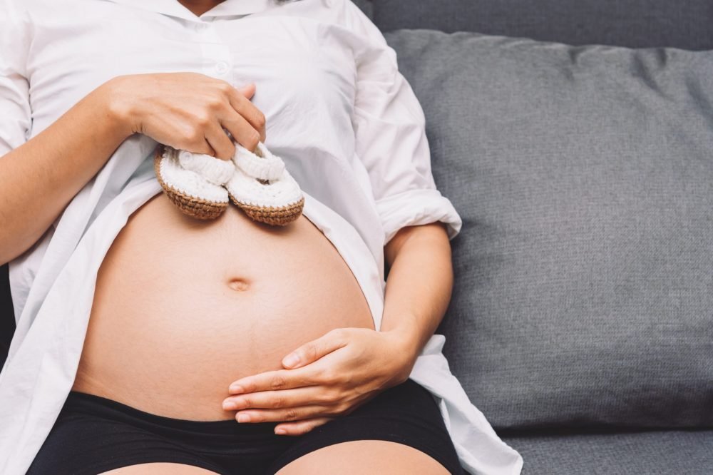 Quem tem direito ao salário-maternidade? Entenda as regras atualizadas do benefício